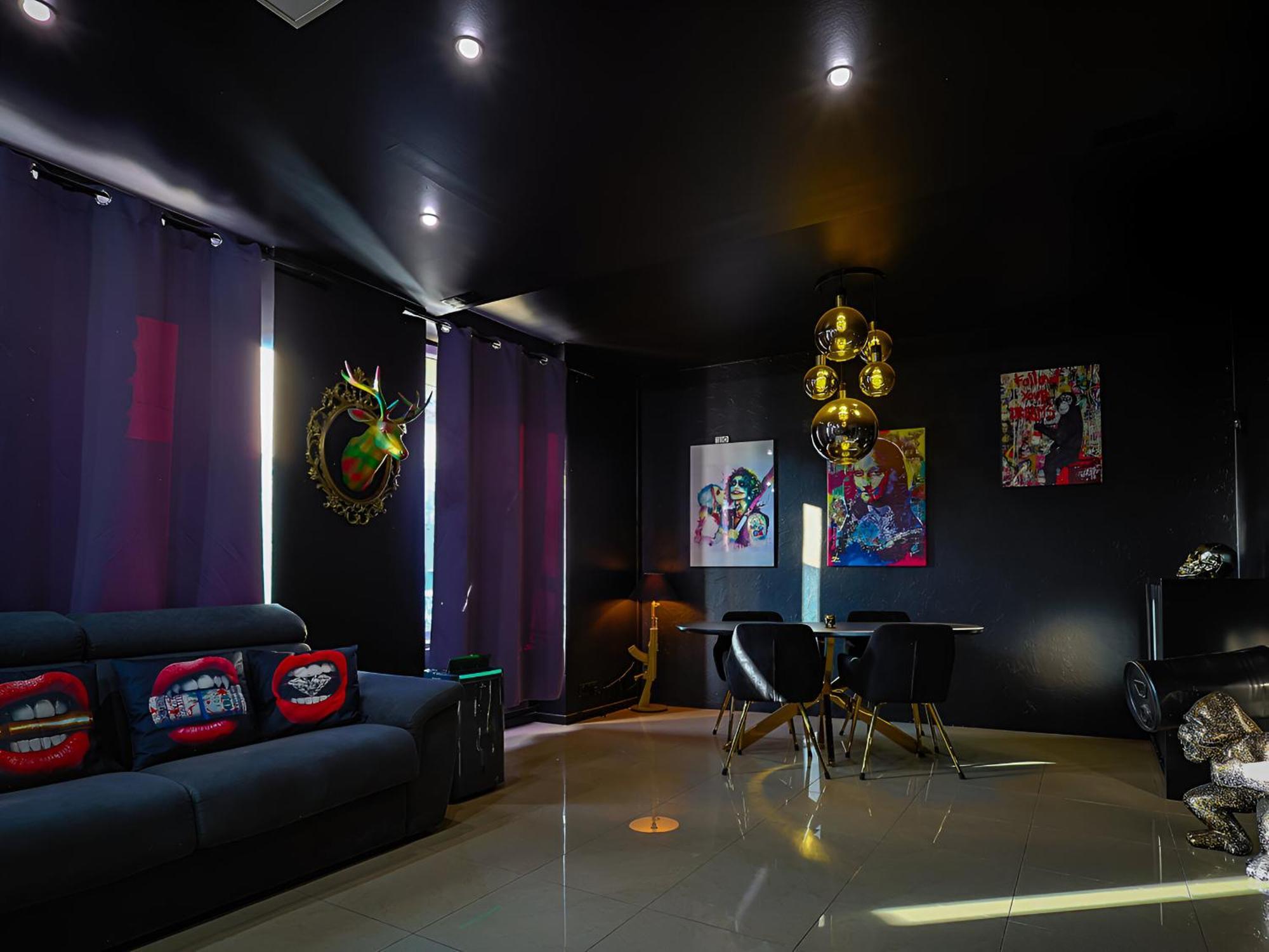 Apartment Pop Art - Asterix,cdg,chantilly,disney *